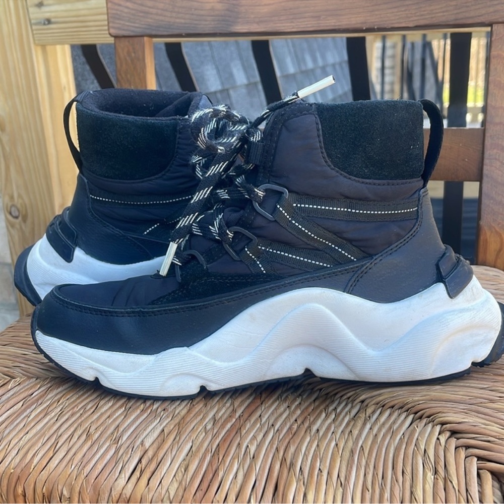 Sorel Women's Kinetic RNEGD Sport Boot
Size 6.5